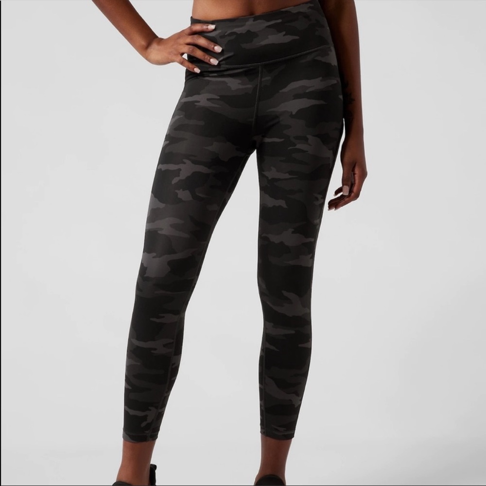 Athleta Ultimate Camo 7/8 Leggings size Small